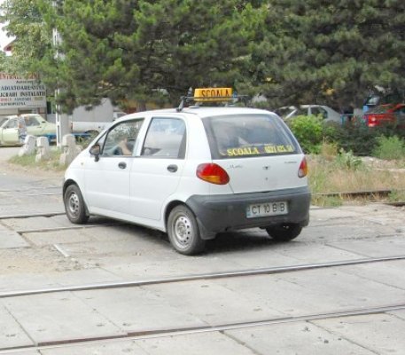 Poliţiştii de la Rutieră instruiesc viitorii şoferi